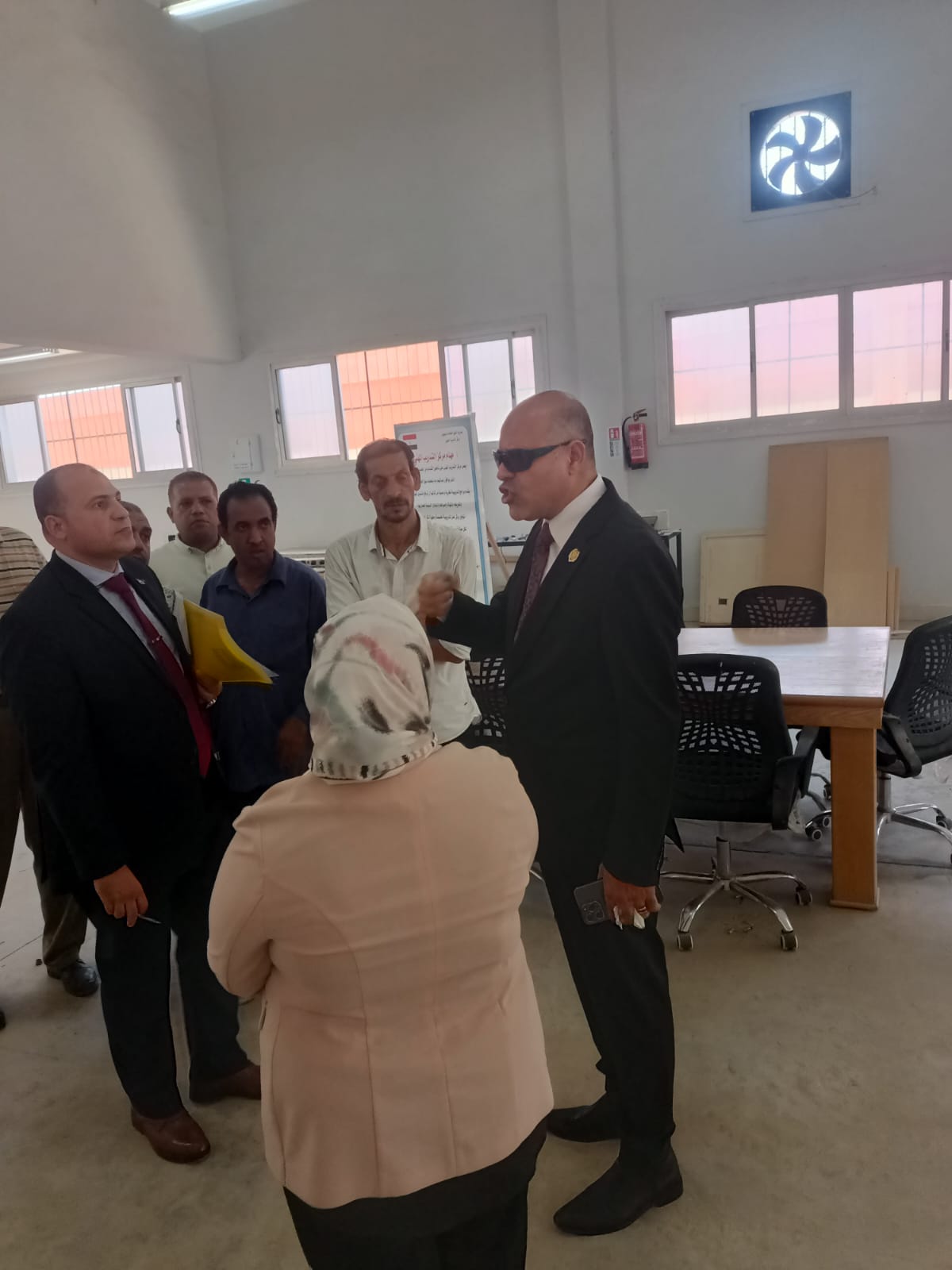 وزير القوى العامله 